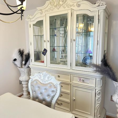 Special Rate Worthy Posh And Magnificent 4 Bedrooms And Two & Half Bath Гринбелт Экстерьер фото
