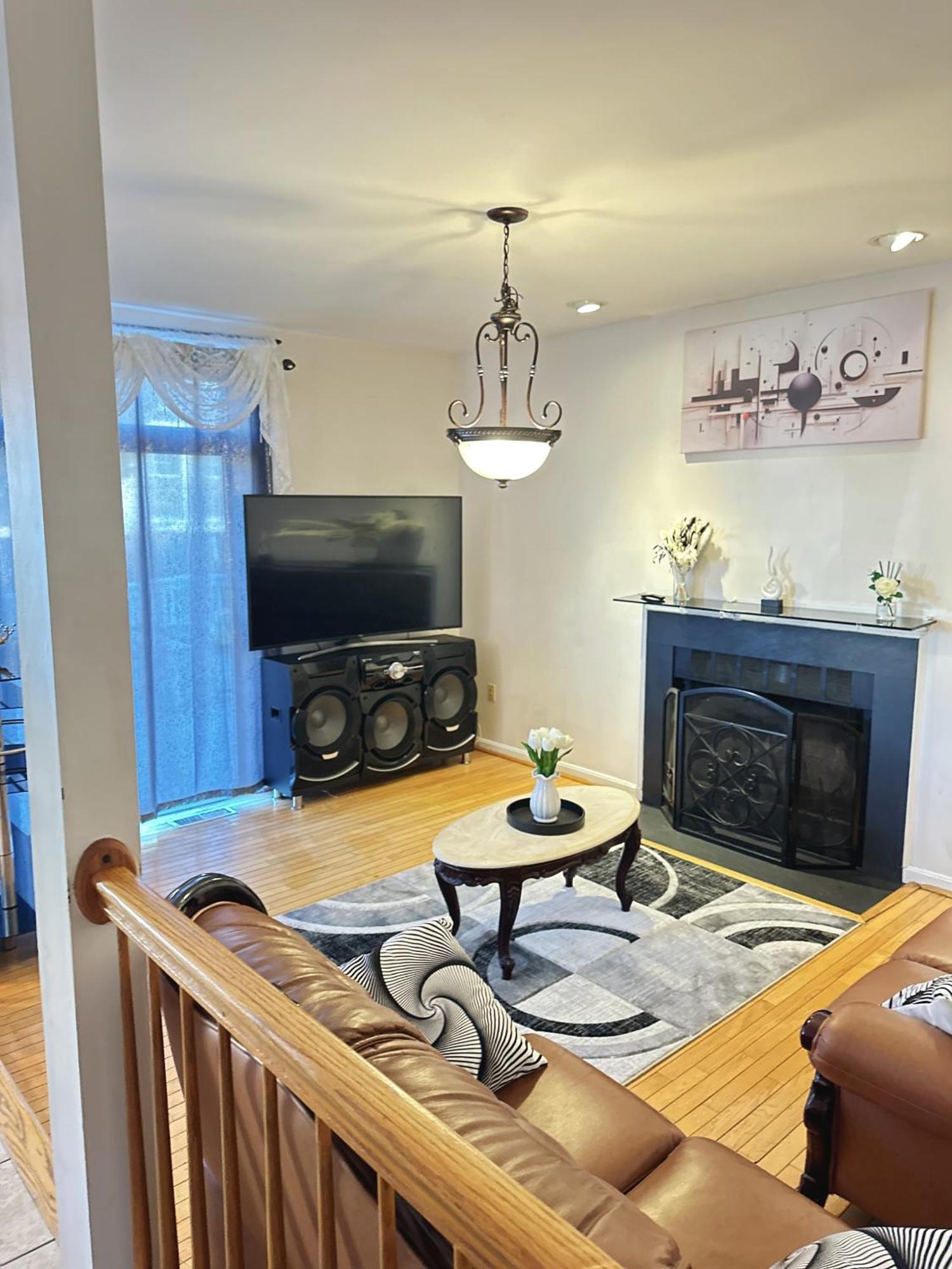 Special Rate Worthy Posh And Magnificent 4 Bedrooms And Two & Half Bath Гринбелт Экстерьер фото