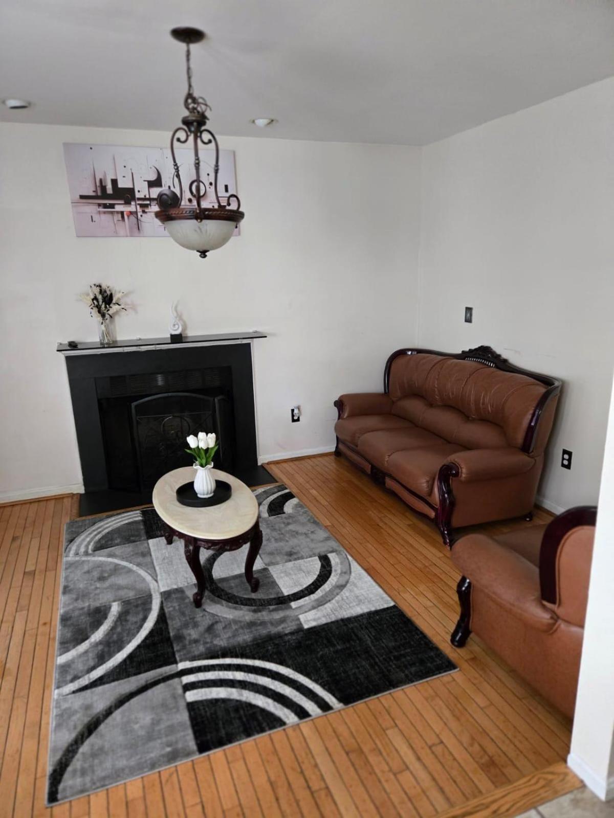 Special Rate Worthy Posh And Magnificent 4 Bedrooms And Two & Half Bath Гринбелт Экстерьер фото