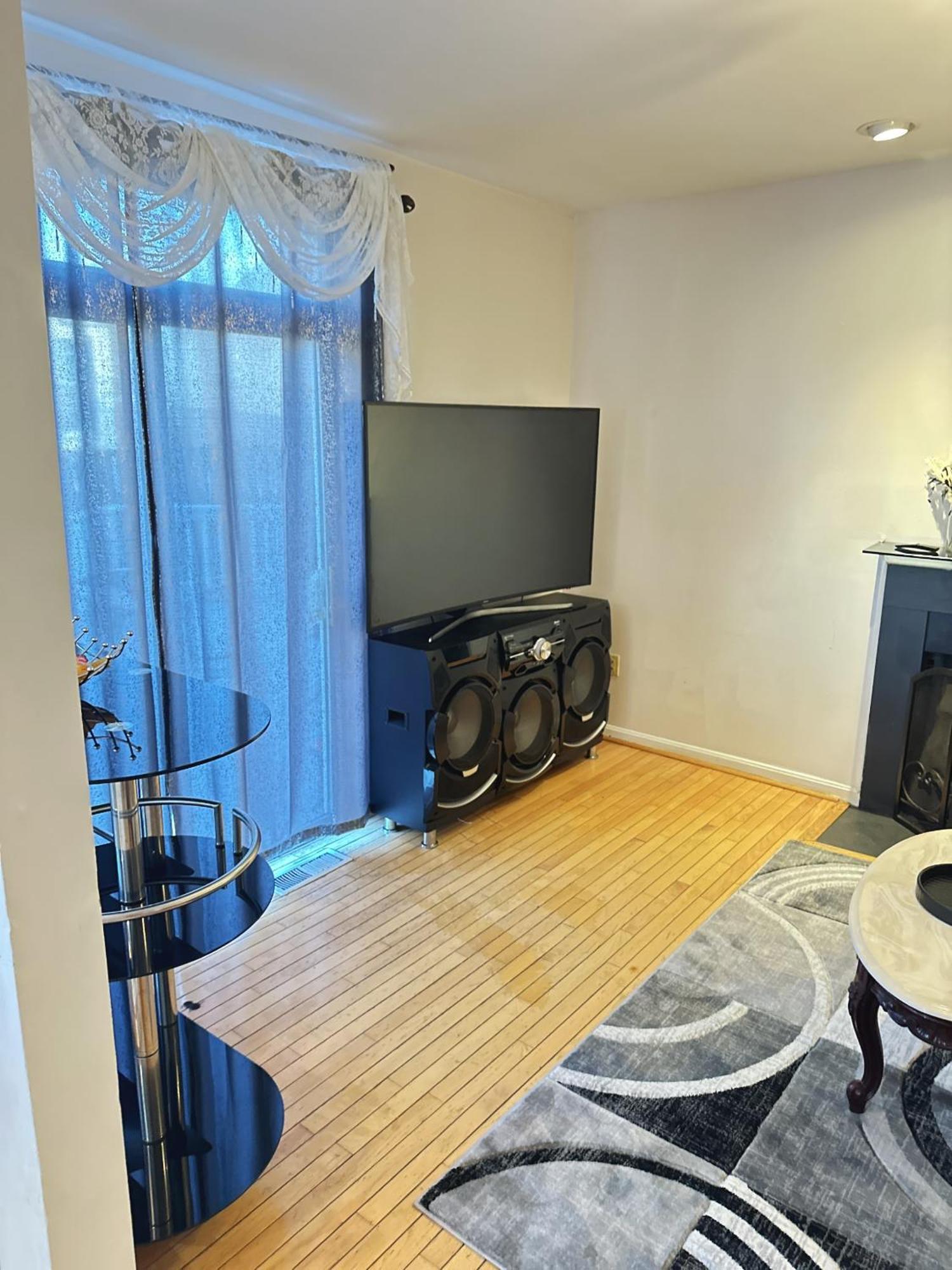 Special Rate Worthy Posh And Magnificent 4 Bedrooms And Two & Half Bath Гринбелт Экстерьер фото