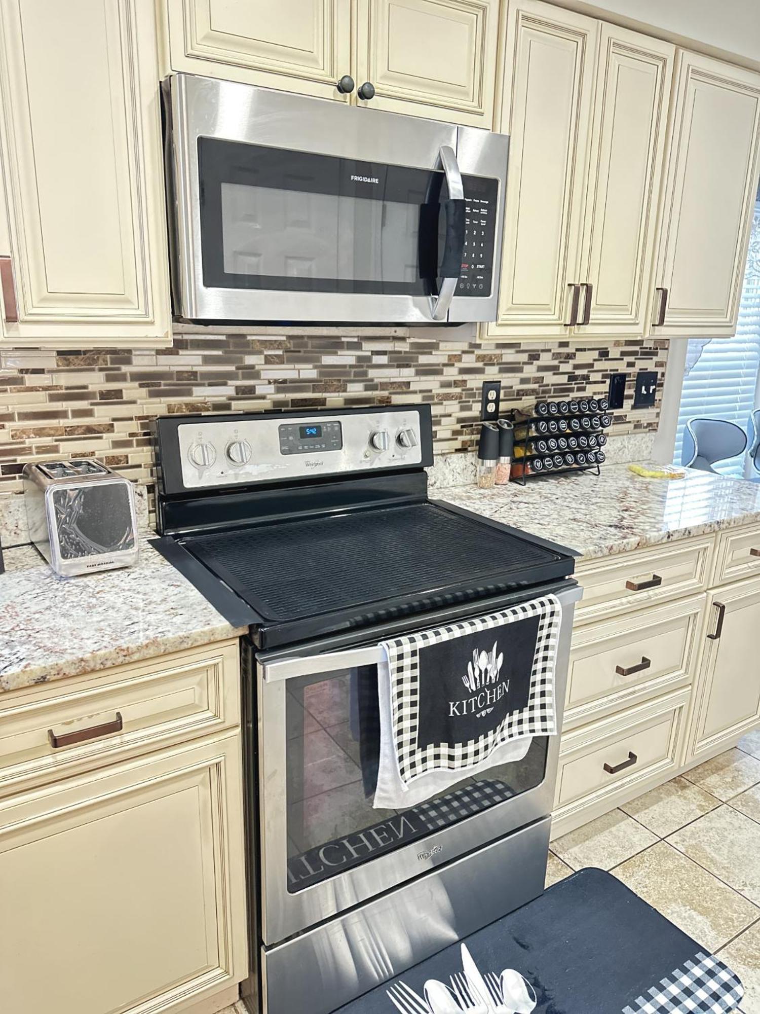 Special Rate Worthy Posh And Magnificent 4 Bedrooms And Two & Half Bath Гринбелт Экстерьер фото